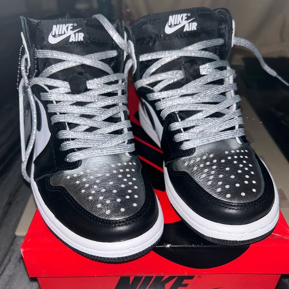 Nike silver and black 1’s - Picture 2 of 5
